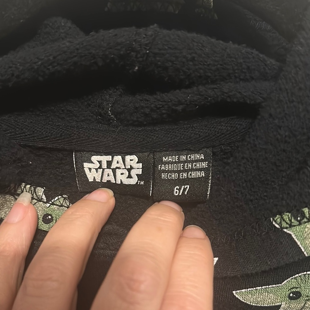 Star Wars Black Hoodie with Iconic Character Design Yoda - Picture 2 of 6